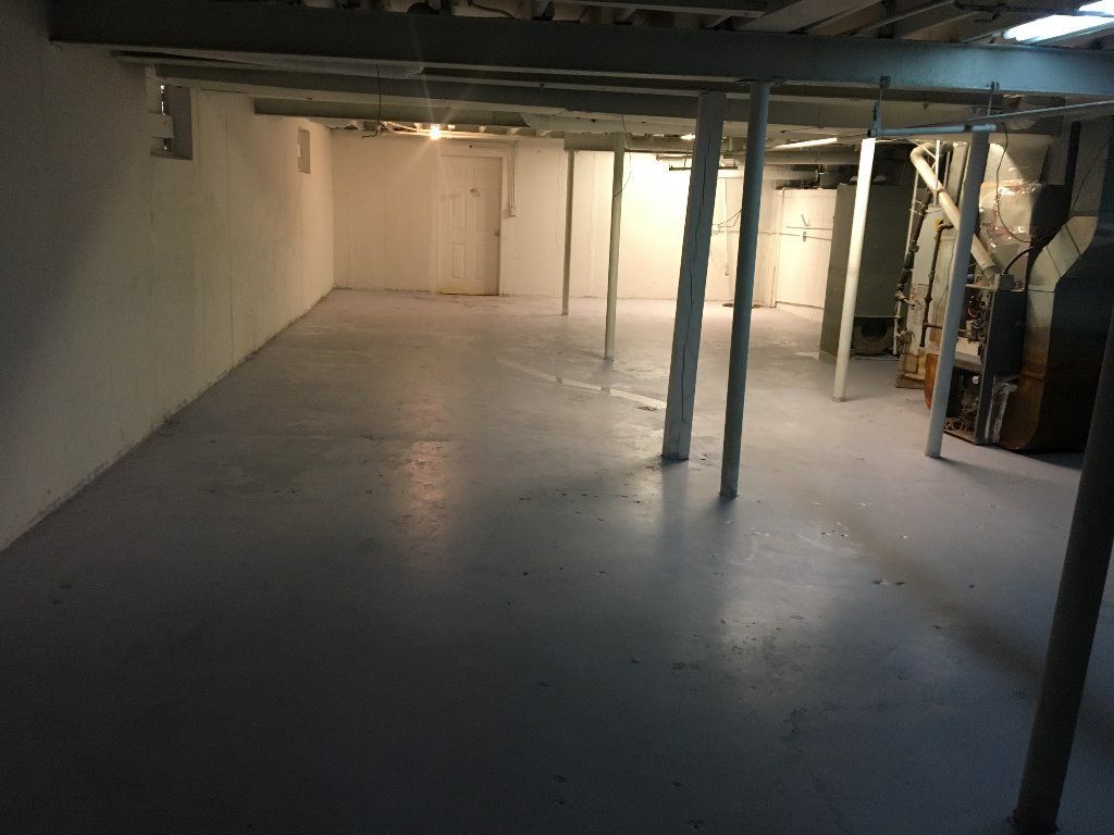 HUGE MAYWOOD ILLINOIS STOREFRONT FOR RENT