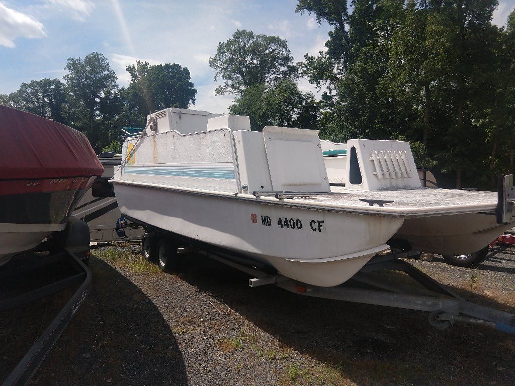 1997 Pontoon Boat with Speed Engine