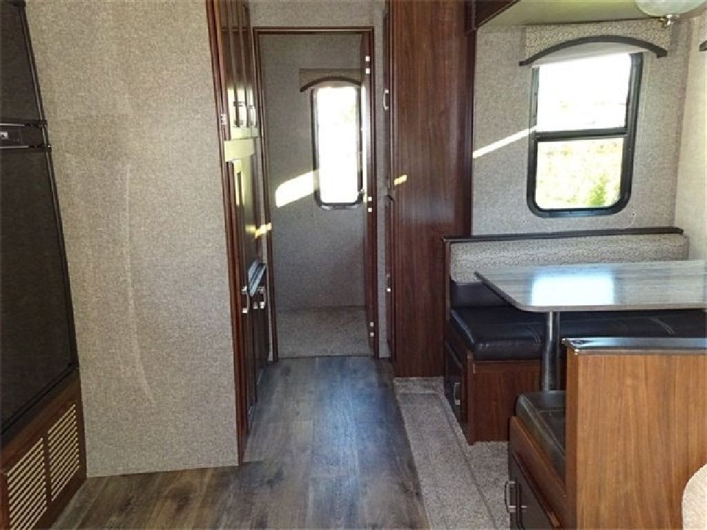 2015 Sundance 298BH Triple Slide Fifth Wheel