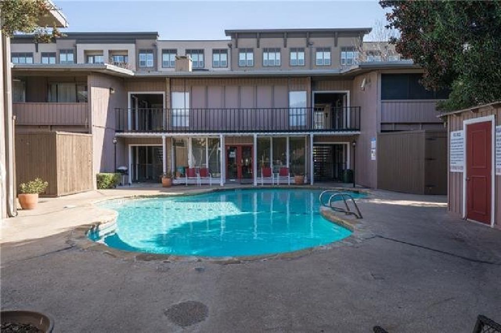 COME & SEE THIS MOVE IN READY CONDO