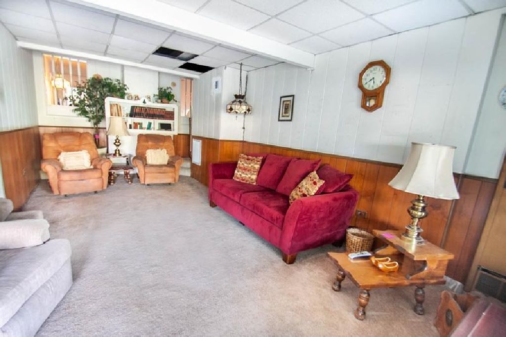 For Sale: 5860 Irvine Ave in North Hollywood for $750,000