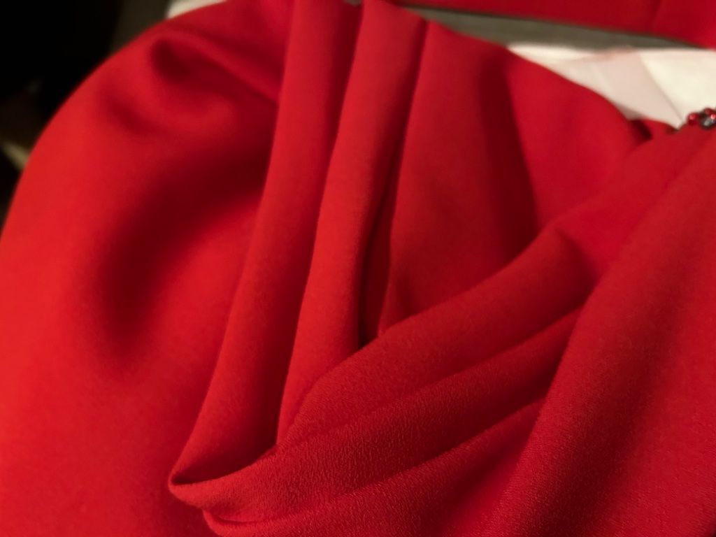 Beautiful size 4 stunning 2 piece red nice