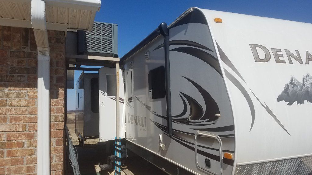 Camper Trailer w/ 3 slideouts