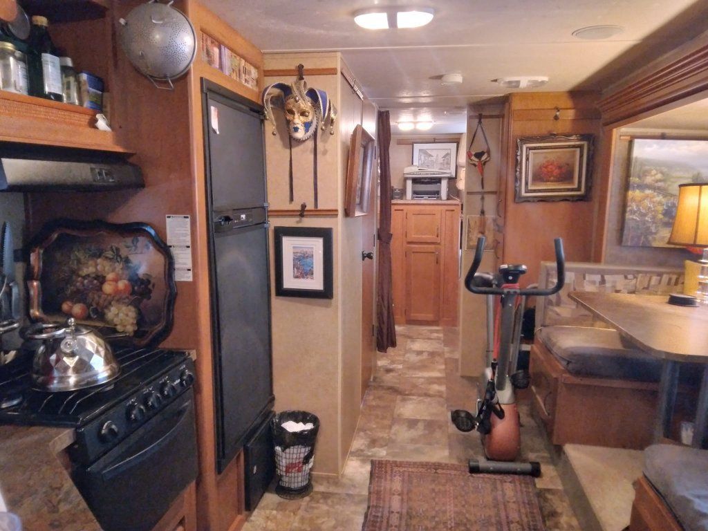 $18,500 FOR SALE 2015 RV 29 Foot One Pop Out Spacious Clean Storage
