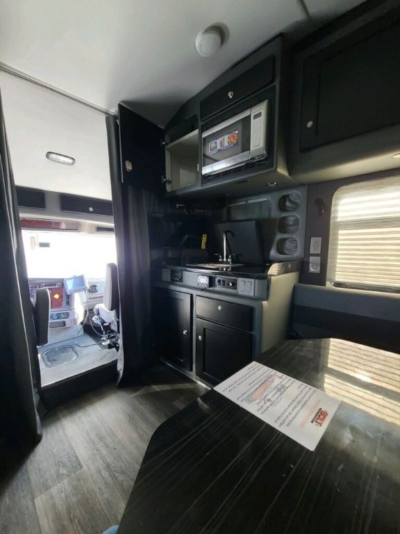 CDL B Drivers wanted - NEW straight trucks