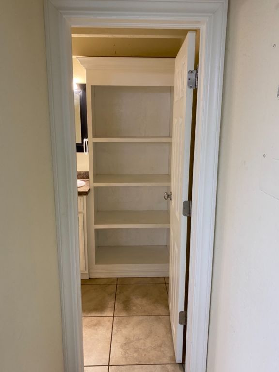 Bachelor pad/Single family apartment