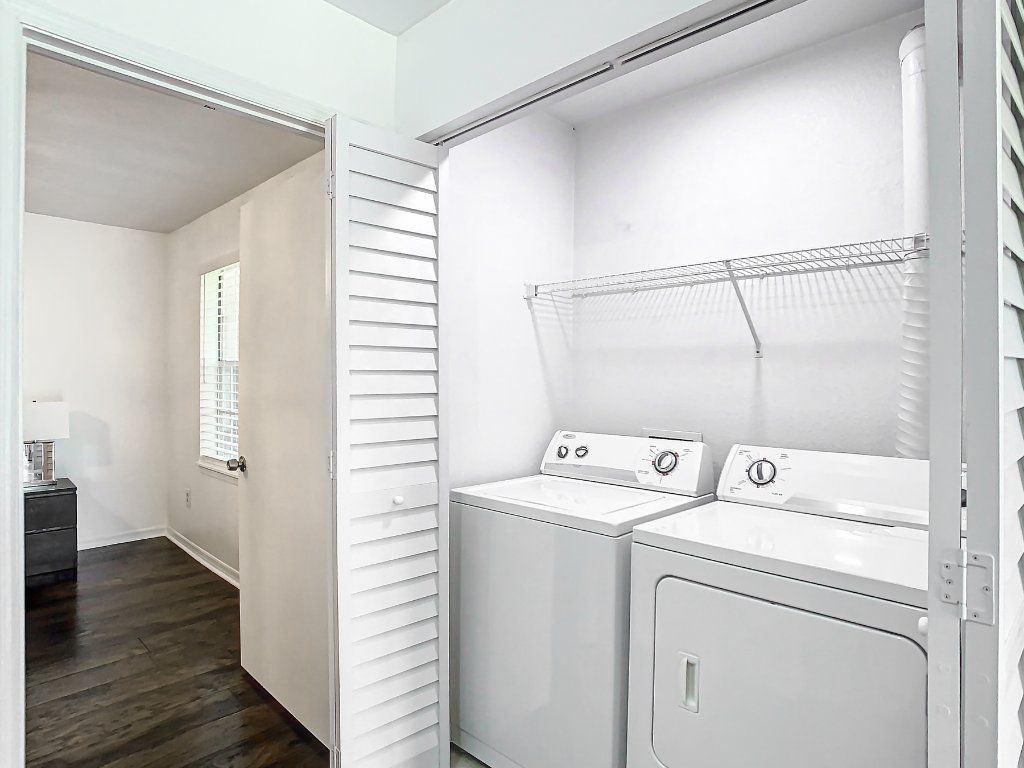 Charming fully furnished 1 bed condo