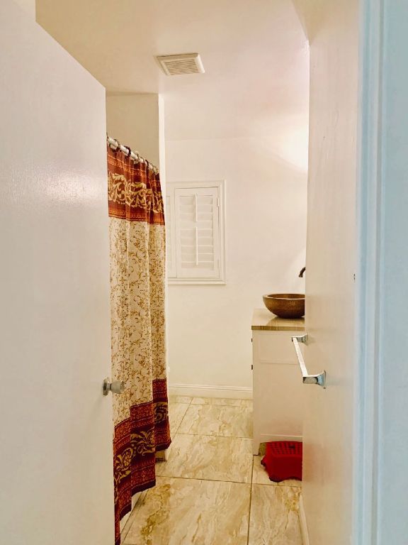 Large bedroom in Lemon Grove (Military or International Student preferred)