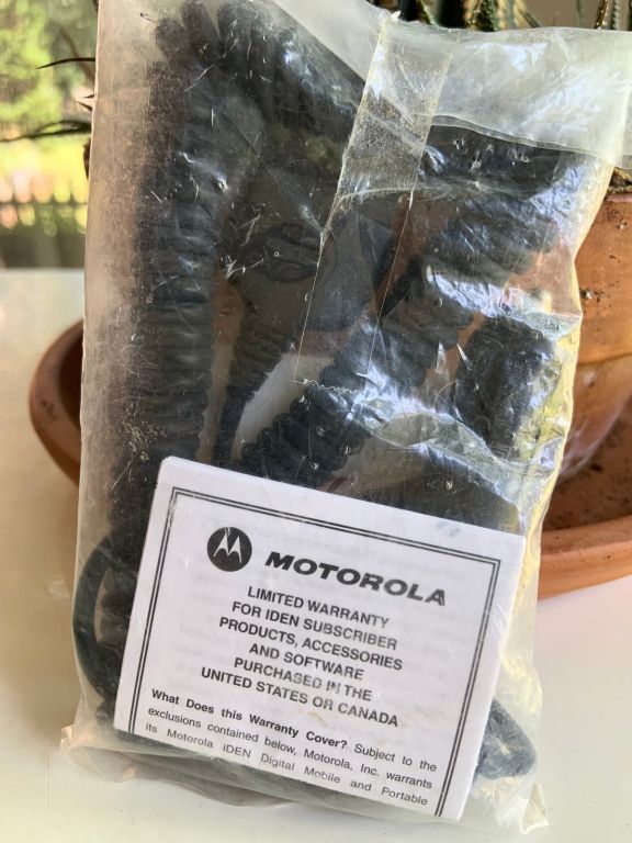 Free - NEW "Old" Vintage Tech-Motorola Cell Phone / Car Lighter Charger