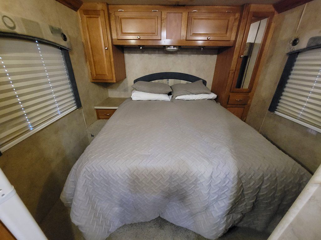 2007 Gulfstream Independence 8330 Class A RV For Sale Motorhome Bus Non Bunk|  | Like Winnebago, Ita