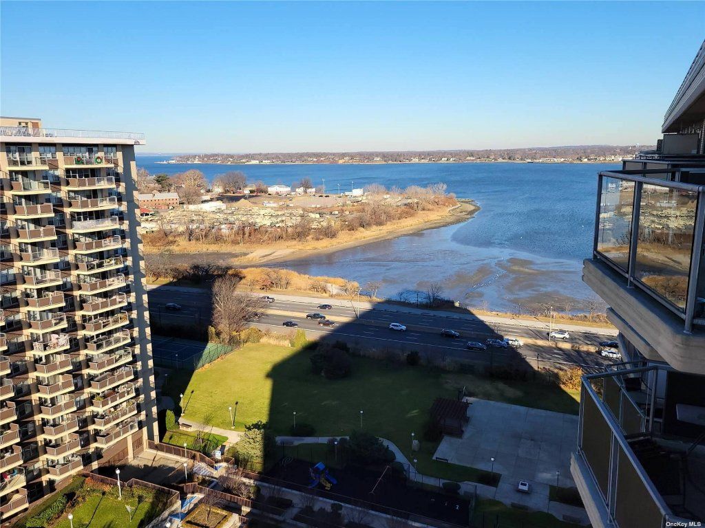 (CHE) One Bedroom Apartment Co-op for Sale in Bay Terrace