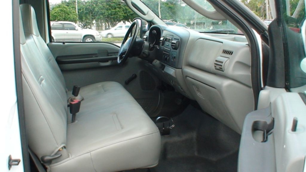 2007 FORD F350 DUALLY BOX TRUCK WITH LIFT GATE