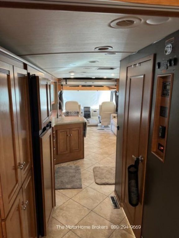 2019 Winnebago Sightser 33C **REDUCED**