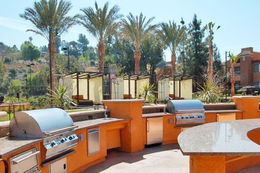 Room for rent in Malibu Canyon Apartments