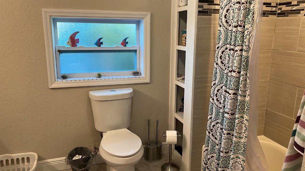 Adorable updated pool home now available for Seasonal rental in Punta Gorda!