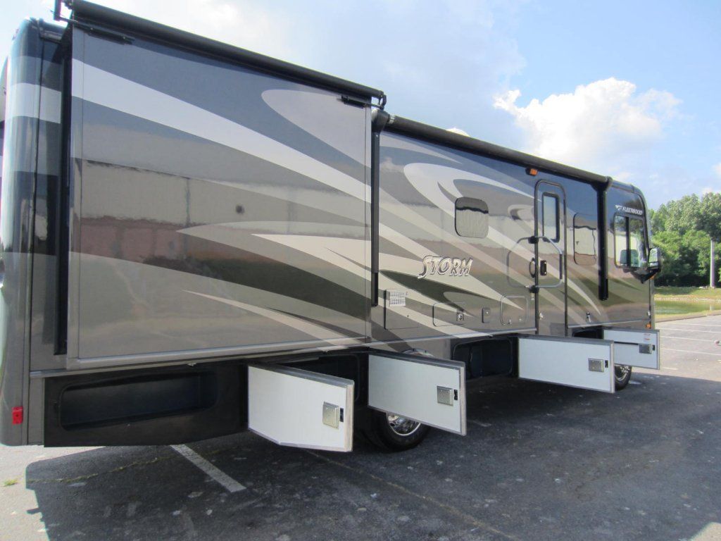 2015 Fleetwood Storm 30L