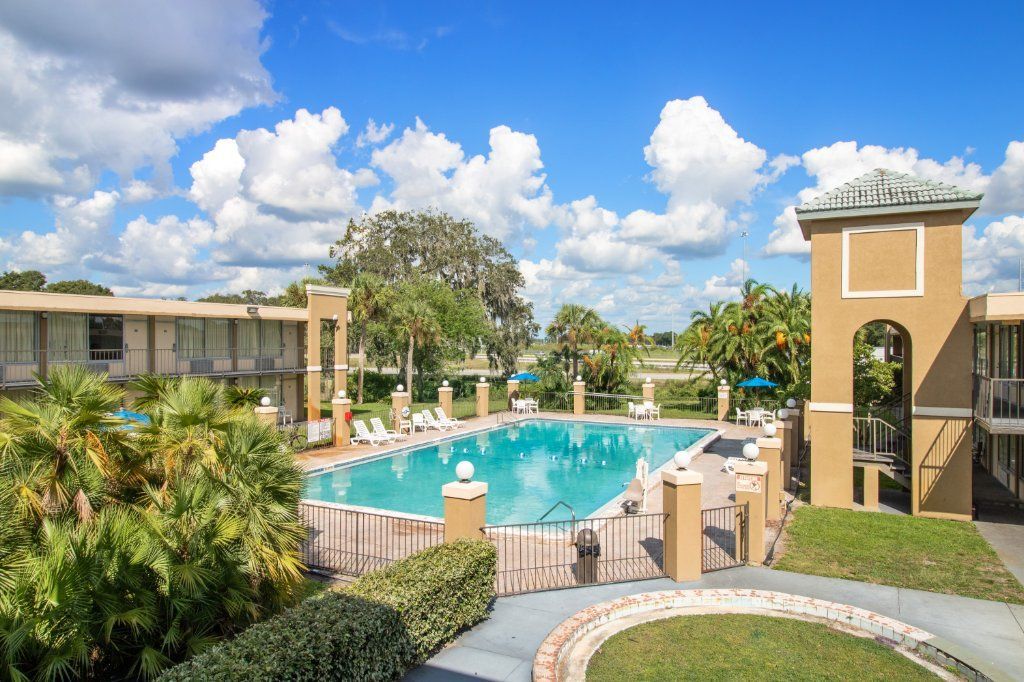 A-P-T Suites Lakeland - Low Weekly & Monthly Rates w/Utilities!!