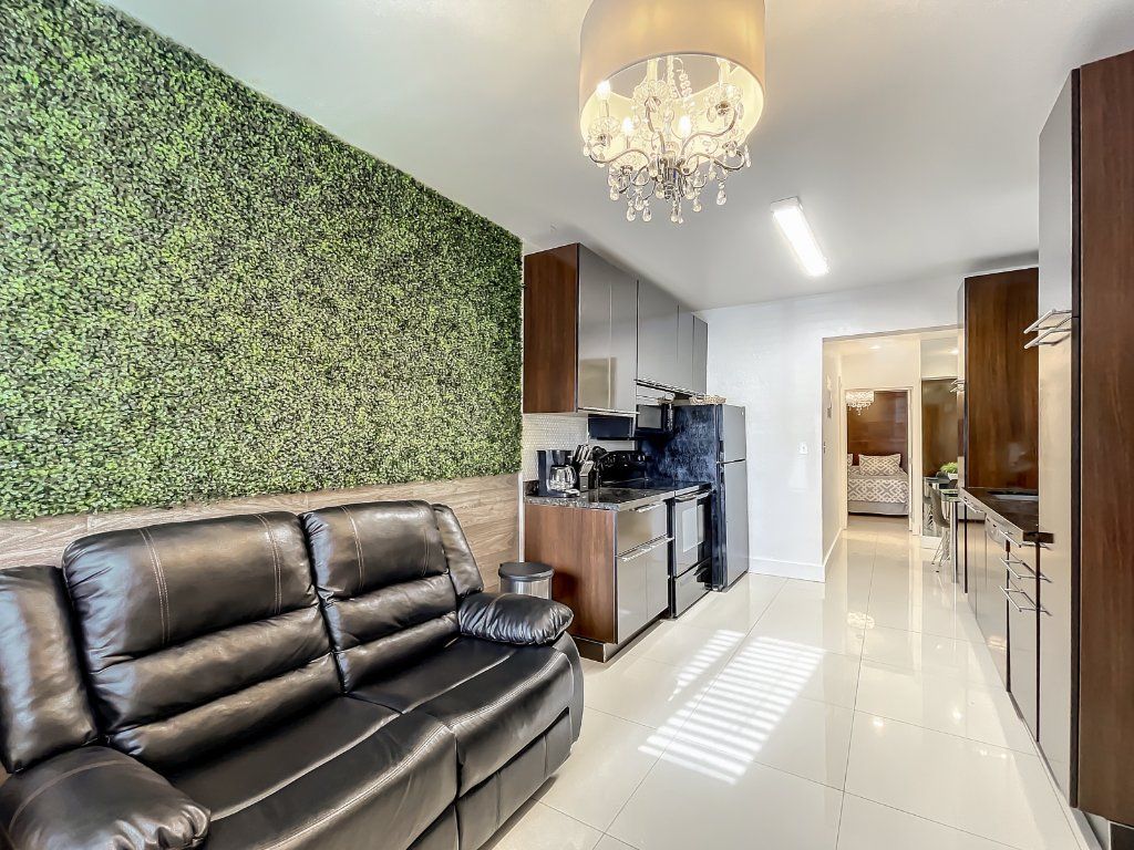 Contemporary 1 bedroom and 1 bath apartment