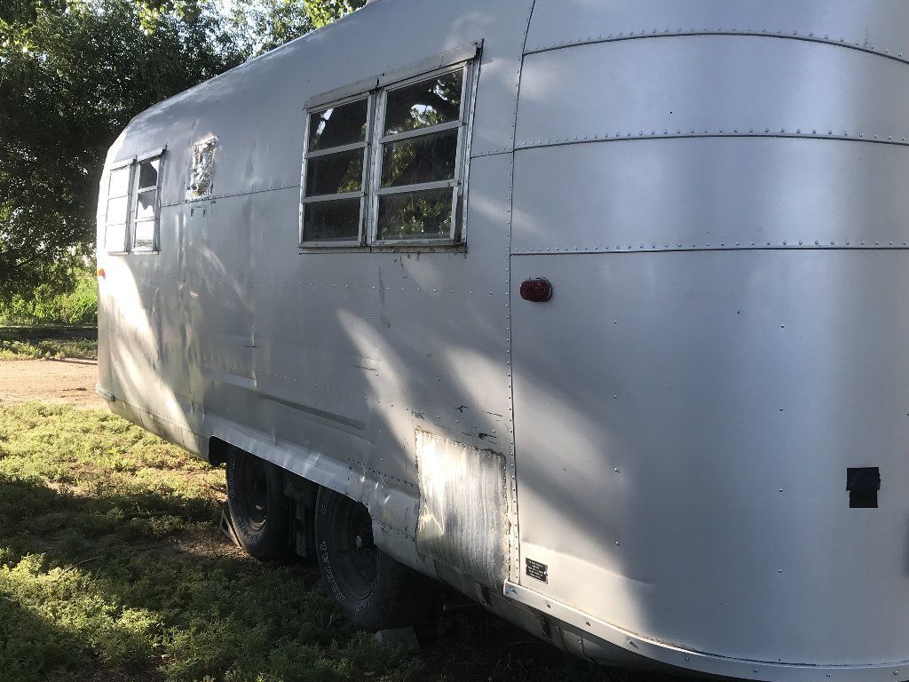 1967 Avion Holiday Edition