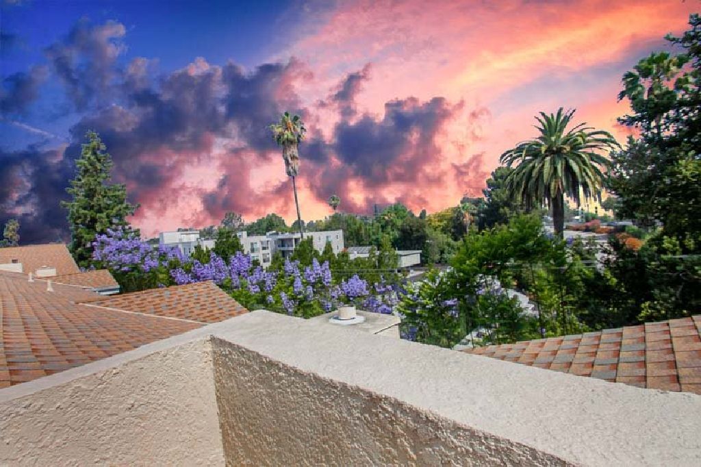 For Sale: 11044 Acama St 302 in Studio City for $625,000