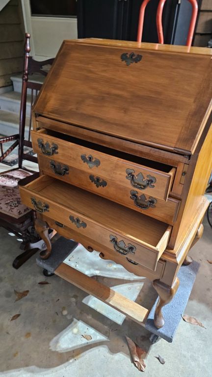 Maddox Furn Oak Secretay desk