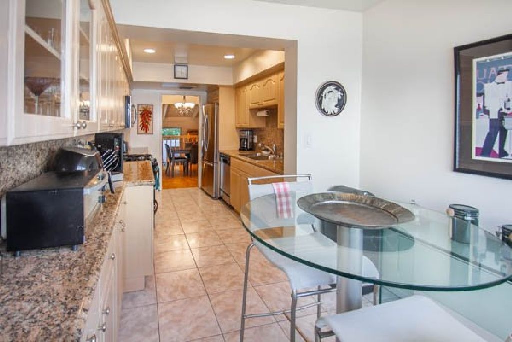 For Sale: 11732 Moorpark St F in Studio City for $729000