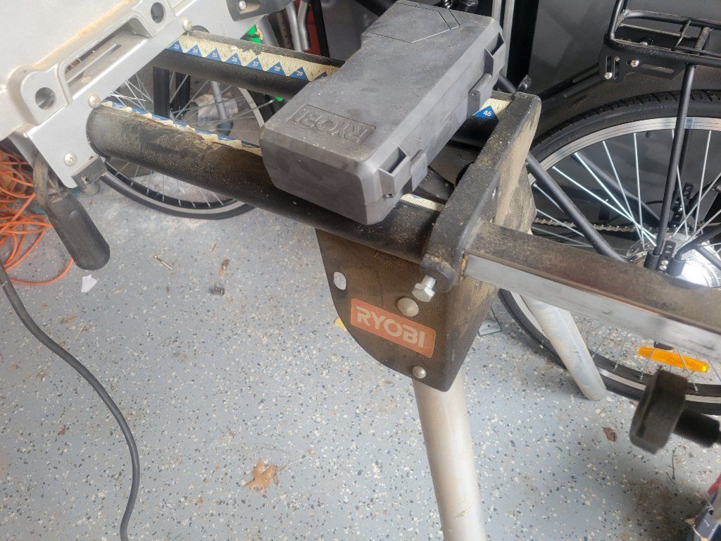 Dewalt miter talbe saw with ryobi stand
