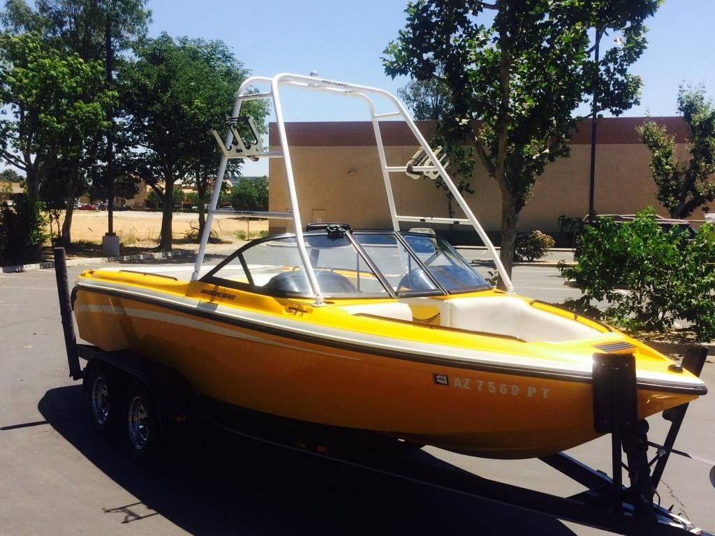 SKI Supreme wakeboard boat