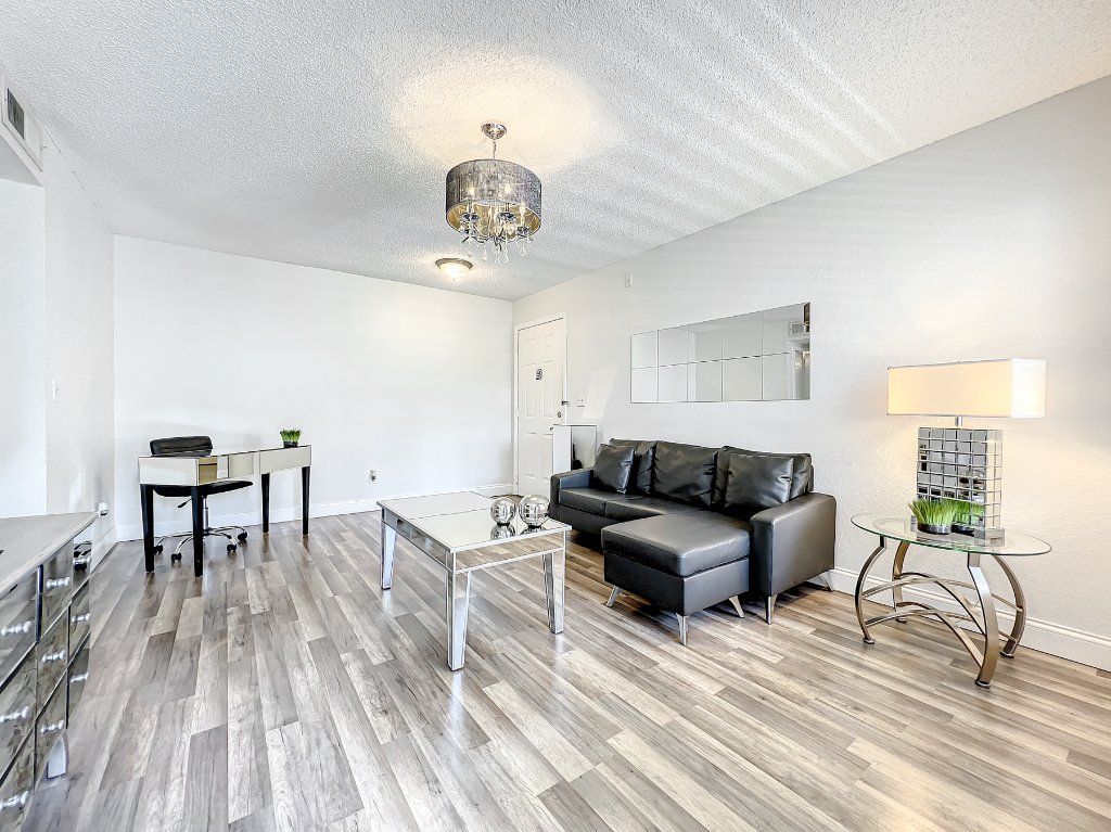 Very sophisticated fully furnished 1-bed condo located in the heart of Orlando.
