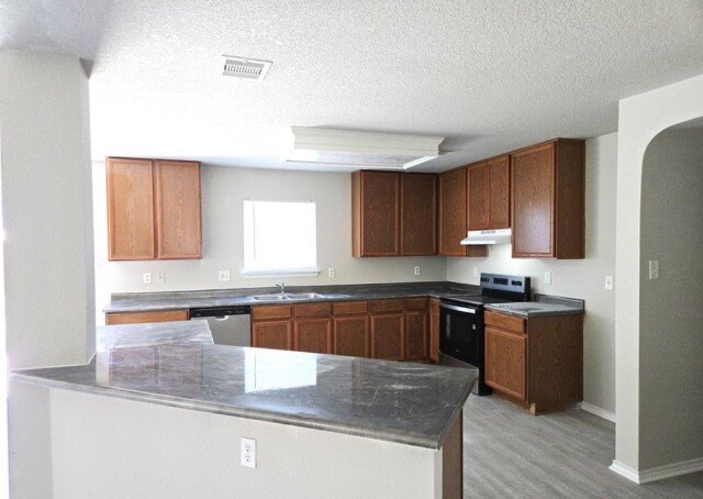 10619 Barbwire Pass - Home For Rent 4/2.5/2 in San Antonio. TX 78254