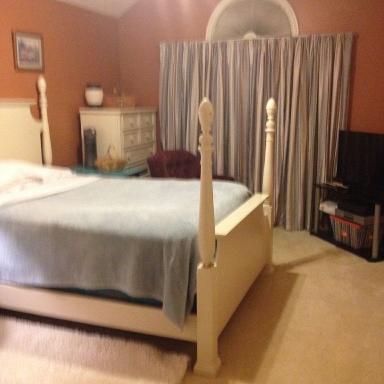 Extra Large Furnished Bedroom located in UPscale area of Evansville, IN