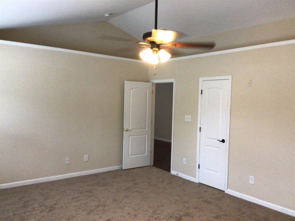 Single family home (830) 488-7163