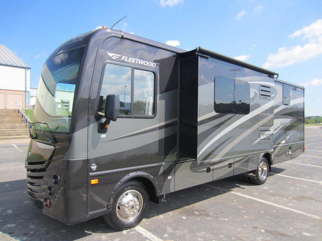 2015 Fleetwood Storm 30L