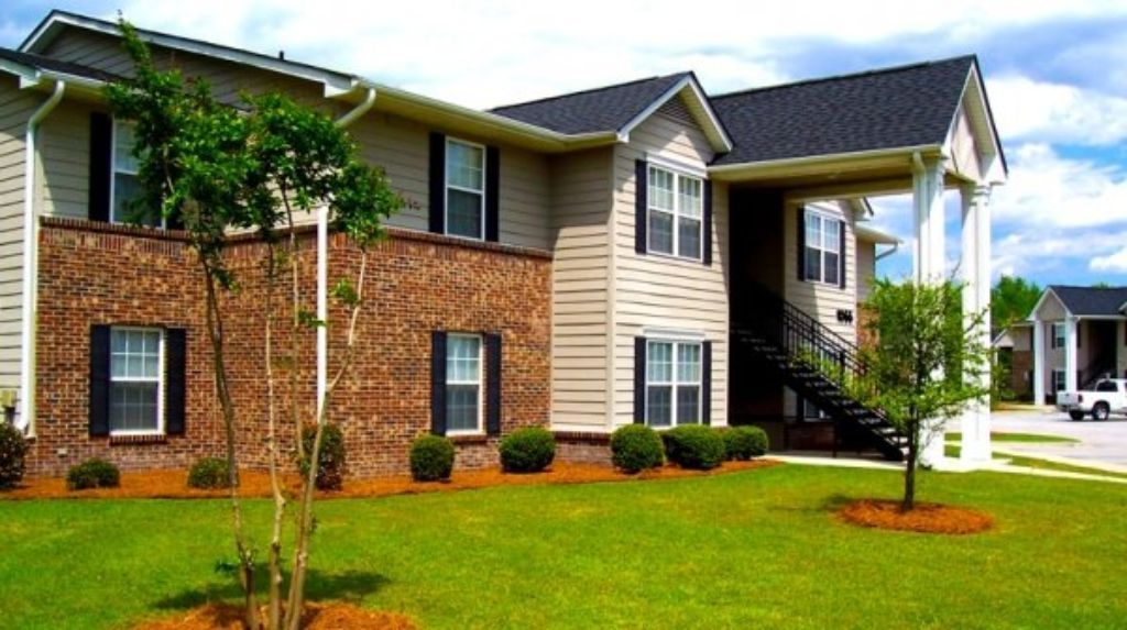 2 Bedroom AVAILABLE $895! 1/2 OFF 1st MONTH!