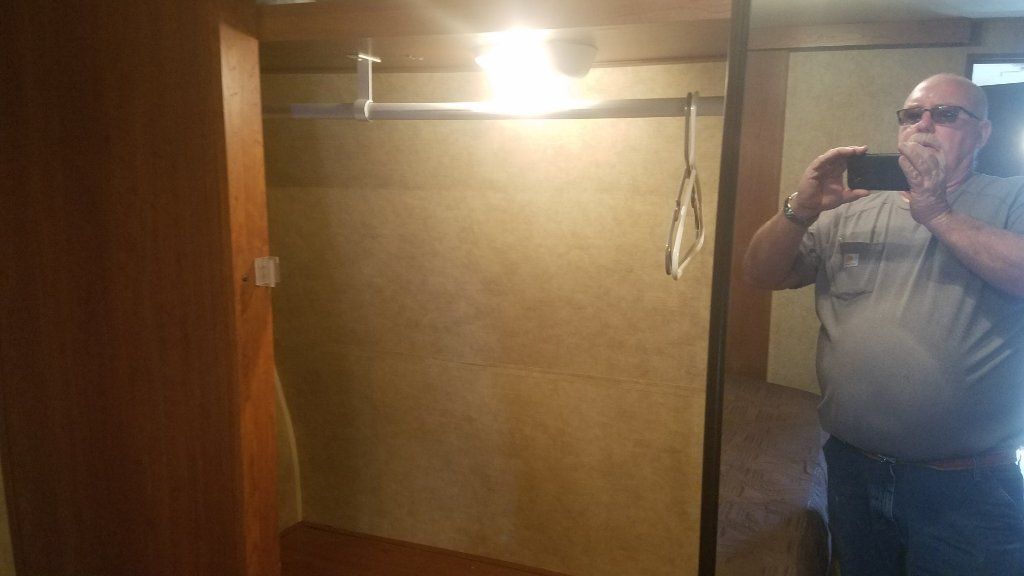 Camper Trailer w/ 3 slideouts