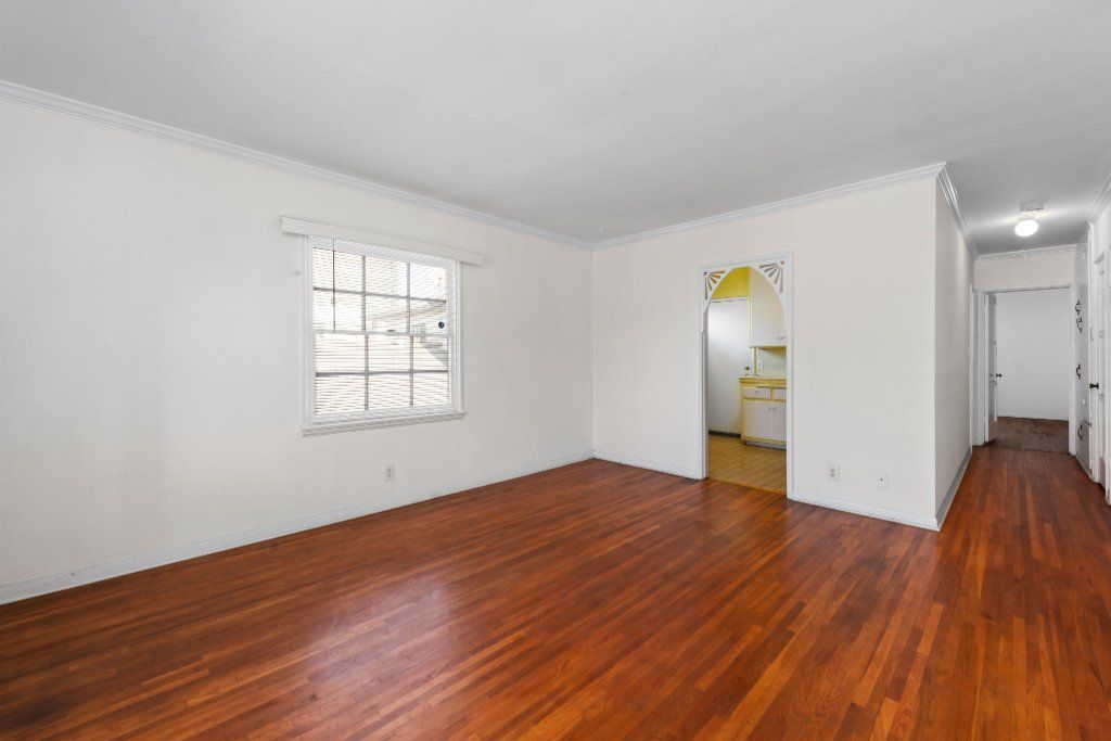 Charming Upper One Bedroom