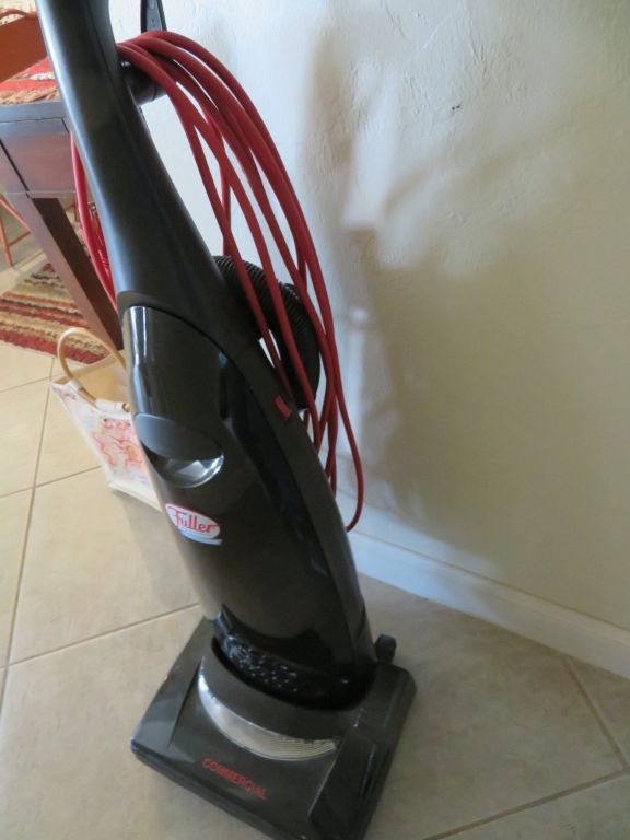 Upright industrial strength vacuum