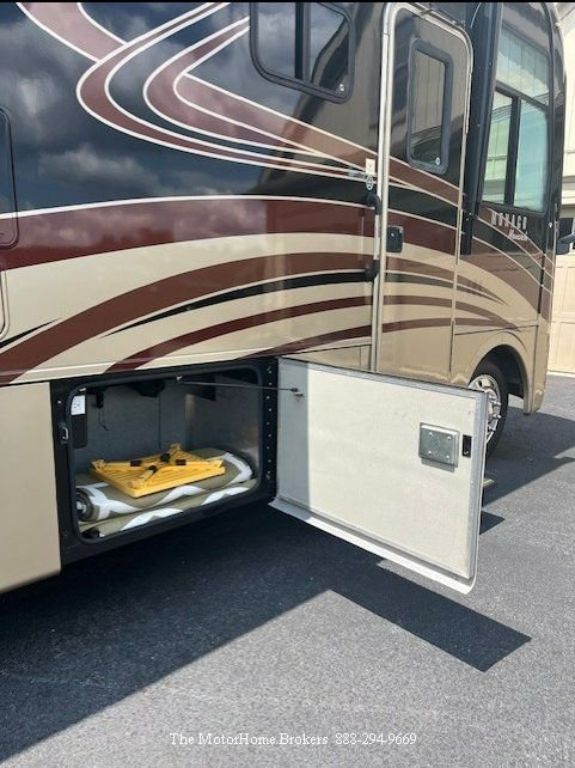 2010 Monaco Monarch 33SDD **REDUCED**