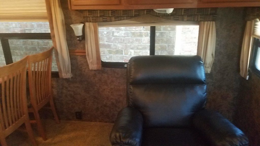 Camper Trailer w/ 3 slideouts