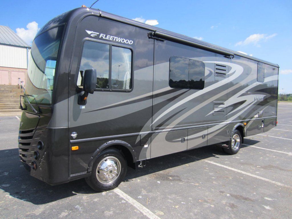 2015 Fleetwood Storm 30L