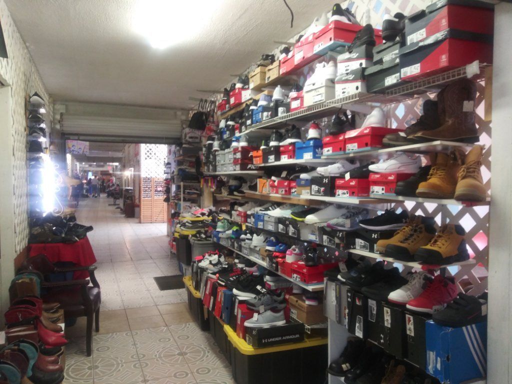 CarmensBooth66 Pensacola Fl  SNEAKERS WEEKEND SALE ENDS 8-1 TW FLEA MARKET