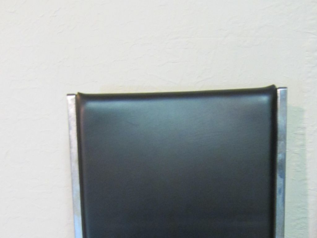 Dining Room Table + 4 chairs / Very Nice paid over $400