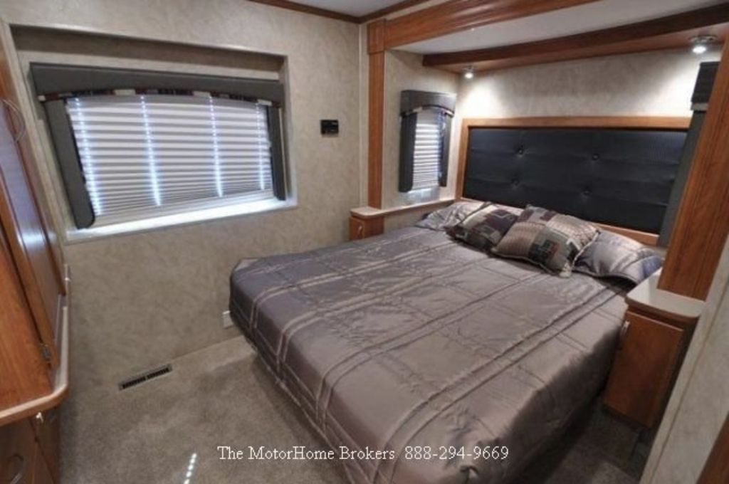 2010 Monaco Monarch 33SDD **REDUCED**