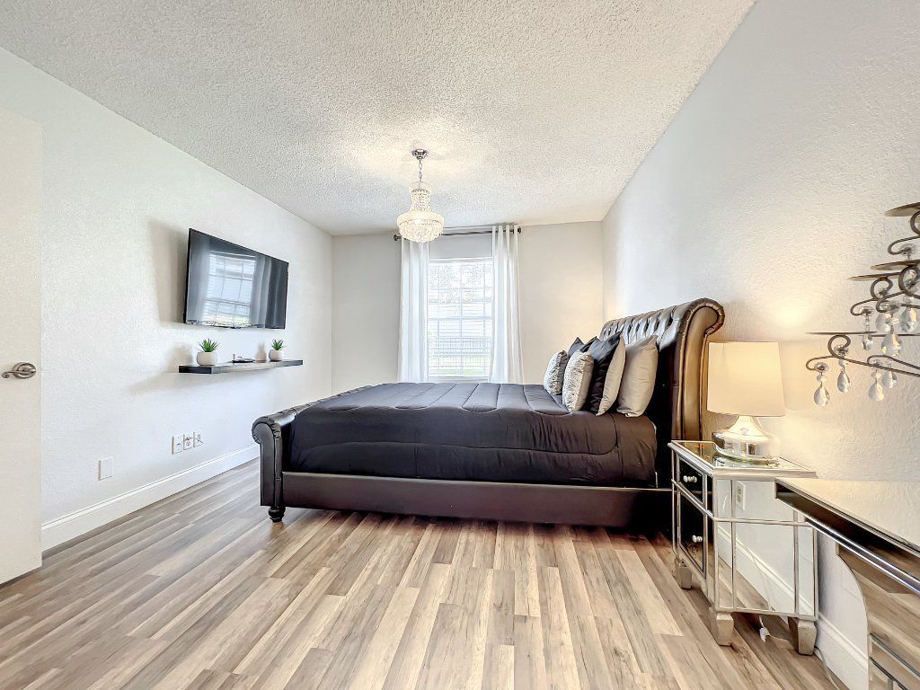 Very sophisticated fully furnished 1-bed condo located in the heart of Orlando.