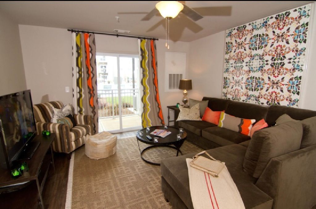 Monarch 301 - 4b 4.5b (2 rooms available)