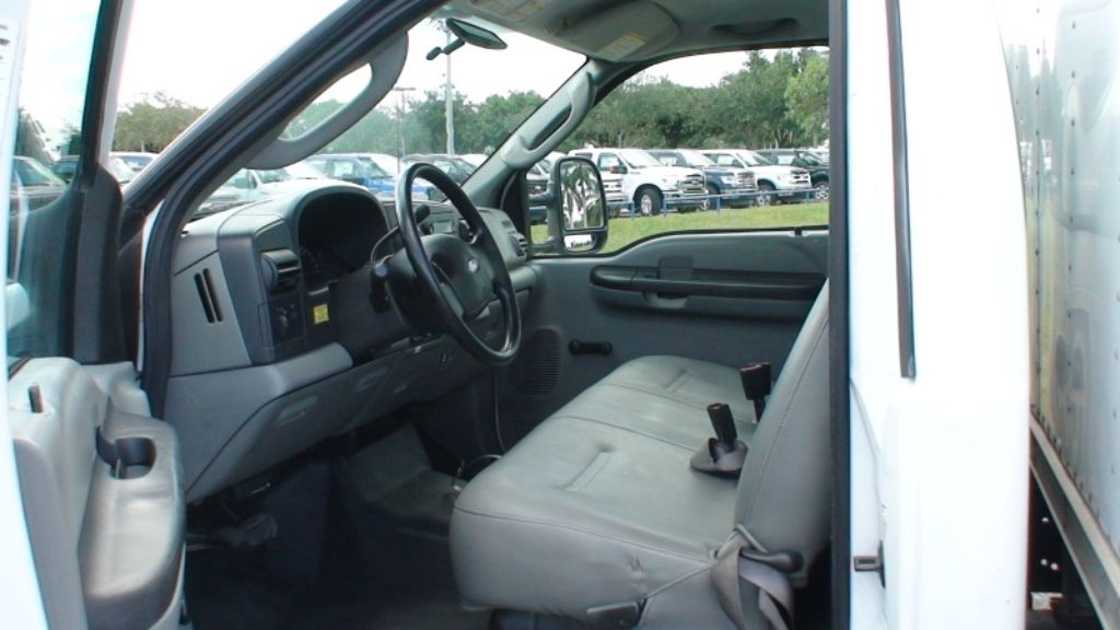 2007 FORD F350 DUALLY BOX TRUCK WITH LIFT GATE