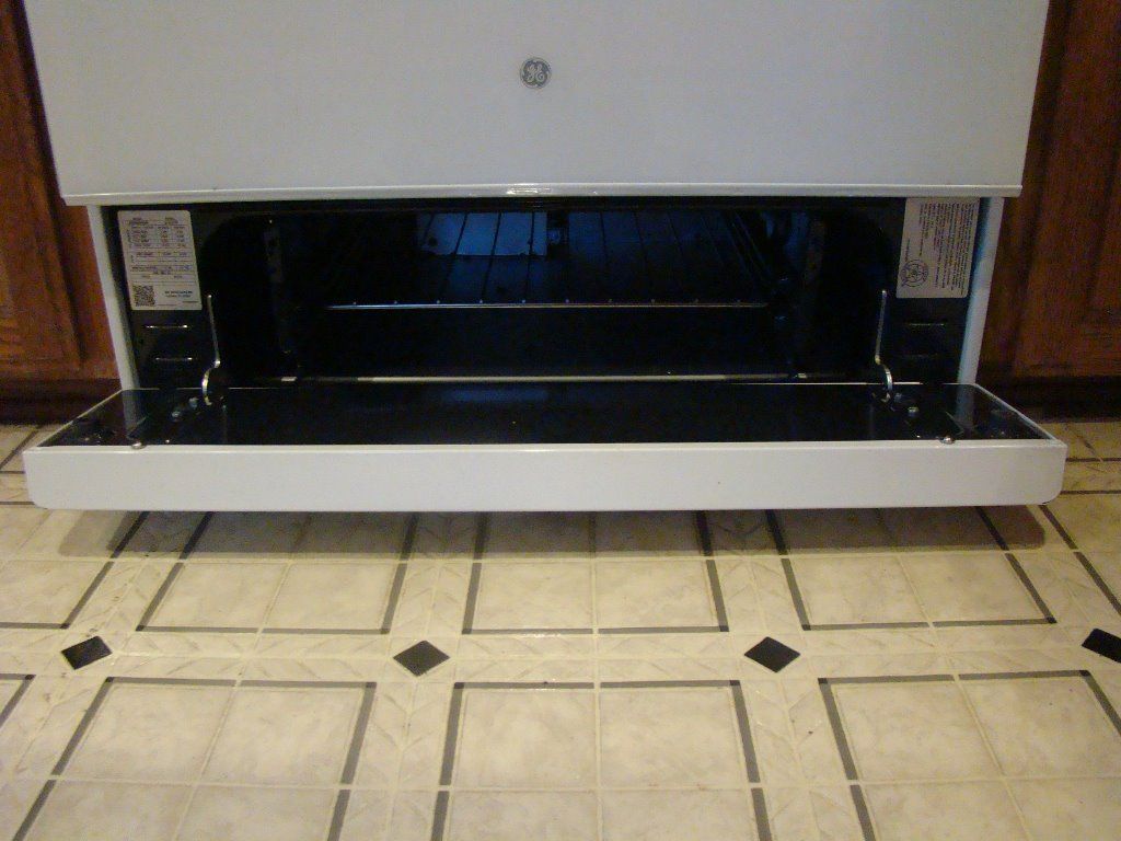 GE 30" Free Standing Gas Range
