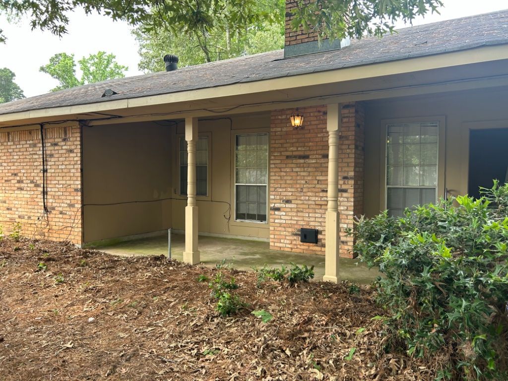 Pleasant 4 bedroom 2 BA 2,532 sq ft home w/2 car garage for rent in Haughton, La  (682) 558 - 0387