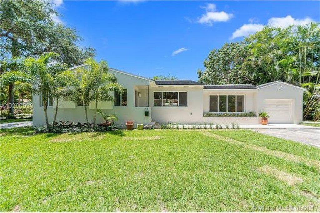 GORGEOUS CORAL DECK! FRESHLY PAINTED INSIDE/OUT 4/4.5 HOME IN MIAMI, FL!!!