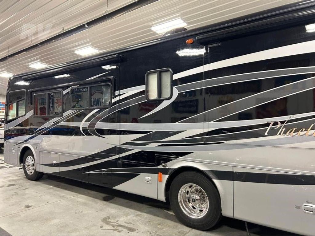 2011 Tiffin Motorhomes Phaeton 36 QSH Class A RV For Sale In Parkston, South Dakota 57366